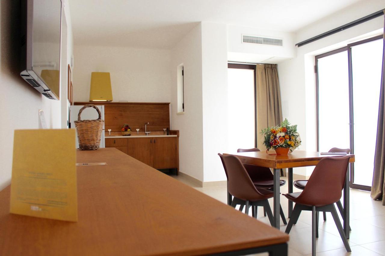 Masseria Rifisa Agriresort Caprarica di Lecce Екстериор снимка